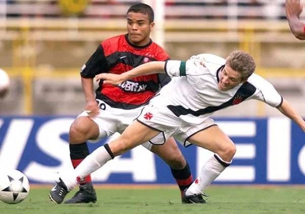 Roma, ex-jogador do Flamengo, é advogado e presidente de clube