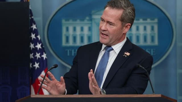 Trump indica apoio a nova liderança ucraniana