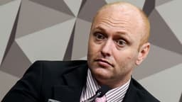 Defesa pede transferência de hacker por ameaças