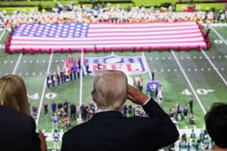 Trump faz história ao ir ao Super Bowl como presidente