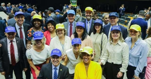 Guerra dos bonés movimenta a política brasileira