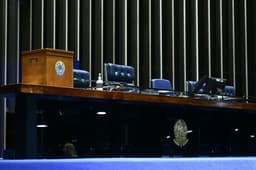 Senadores votam para eleger novo presidente do Senado