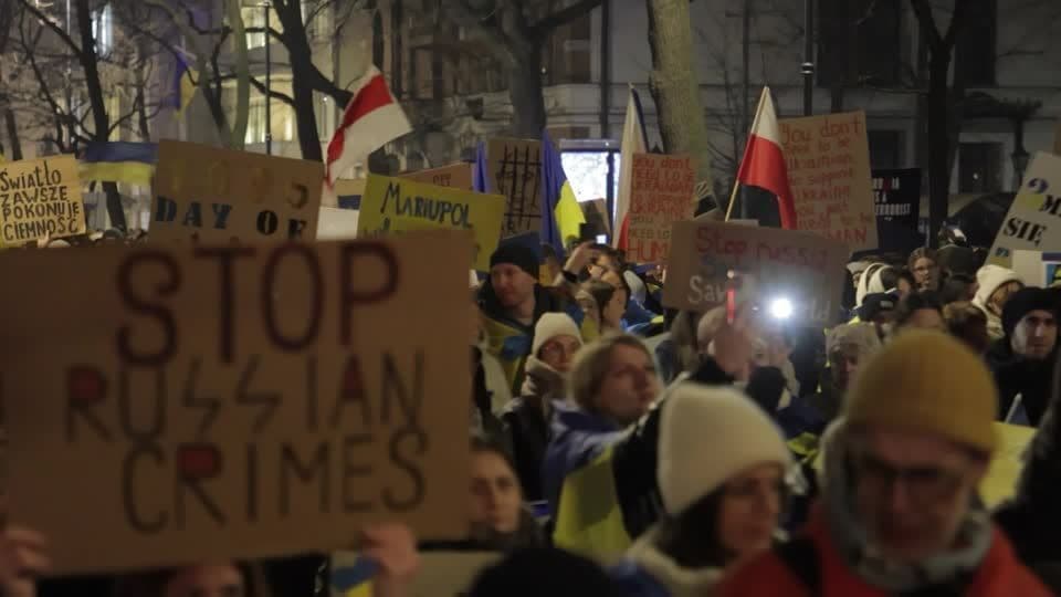 Manifestação em Varsóvia marca três anos da invasão russa