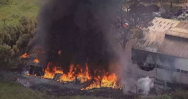 Incêndio devastador atinge galpão de plásticos em BH