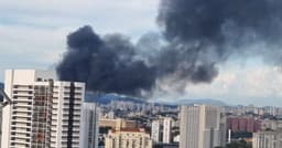 Incêndio afeta galpão no bairro Limão em São Paulo