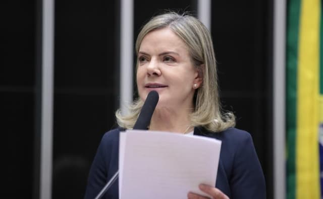 Gleisi Hoffmann se prepara para assumir Secretaria de Relações Institucionais