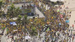 Ato em Copacabana reúne apoiadores de Bolsonaro