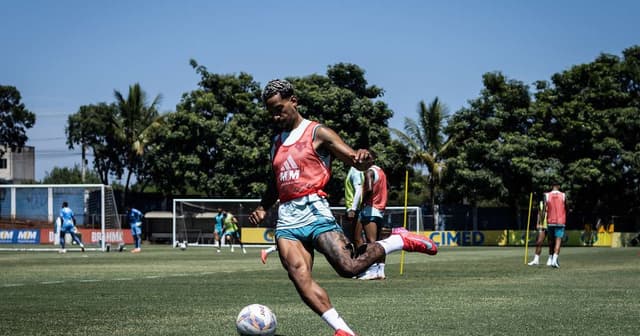 Matheus Pereira deve decidir futuro até esta quinta