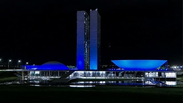 Congresso Nacional Iluminado em Azul para Combater Câncer