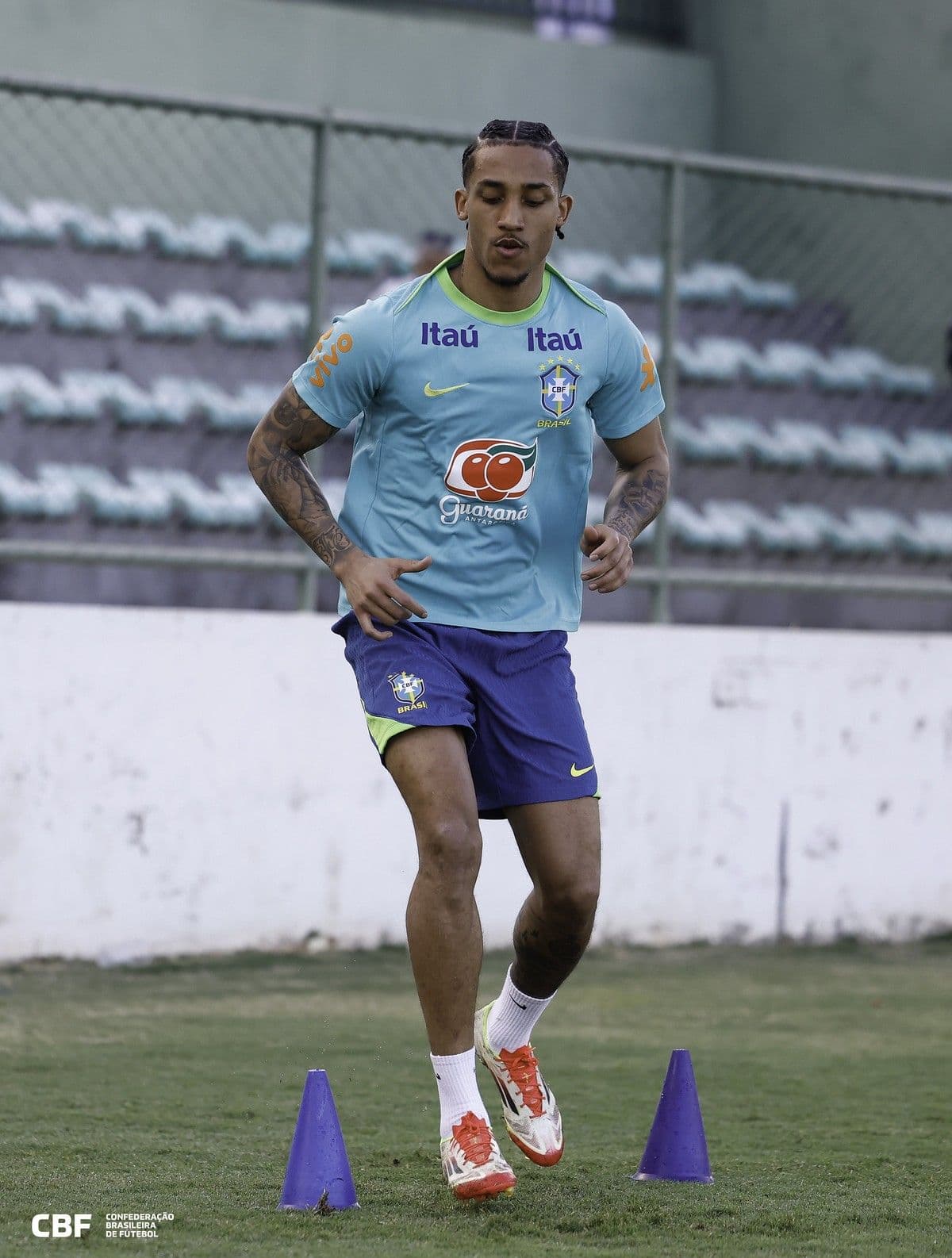 Brasil Testa João Pedro como Centroavante