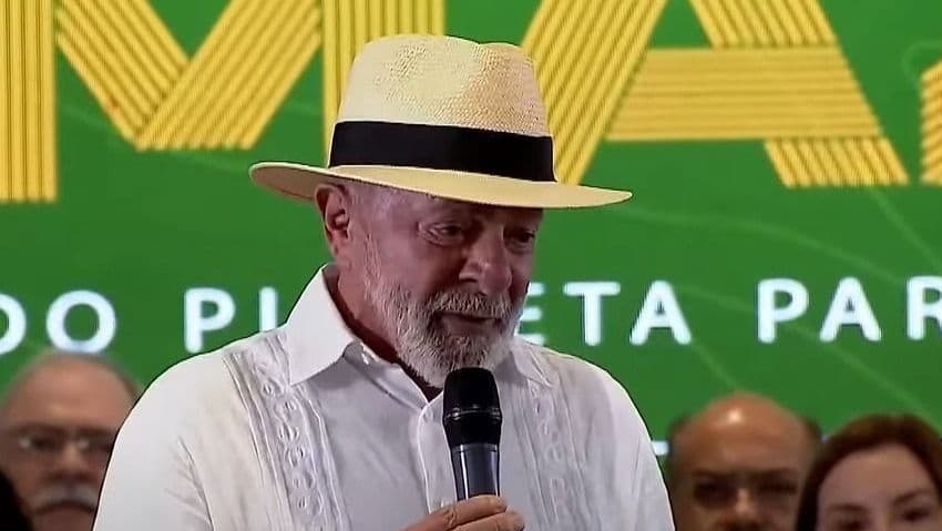 Lula comenta viagem de Janja à Roma com críticas da oposição