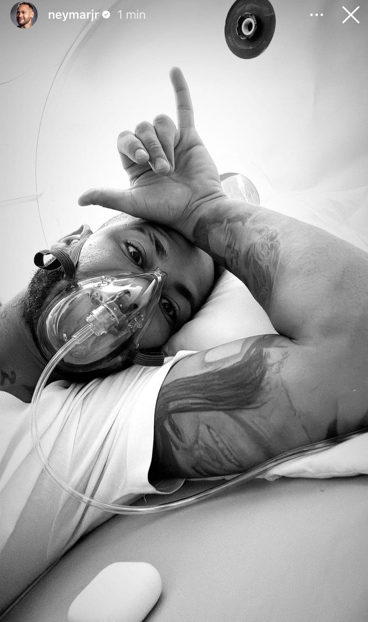 Neymar é visto usando inalador após jogos