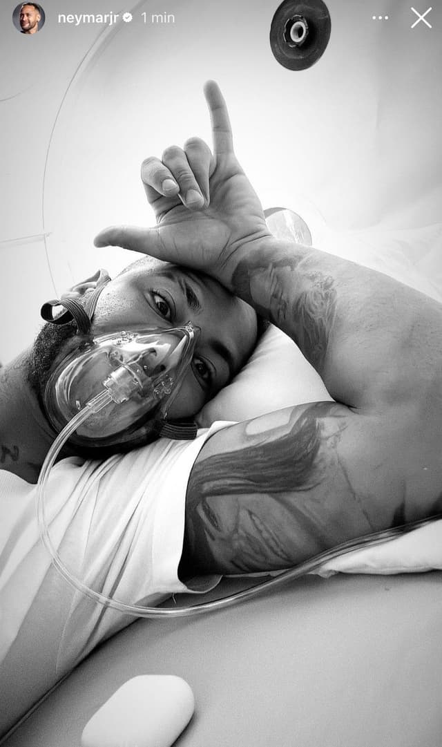 Neymar é visto usando inalador após jogos