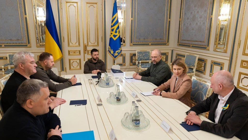 União Europeia discute apoio a Zelensky em cúpula