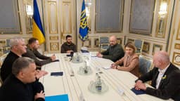 União Europeia discute apoio a Zelensky em cúpula