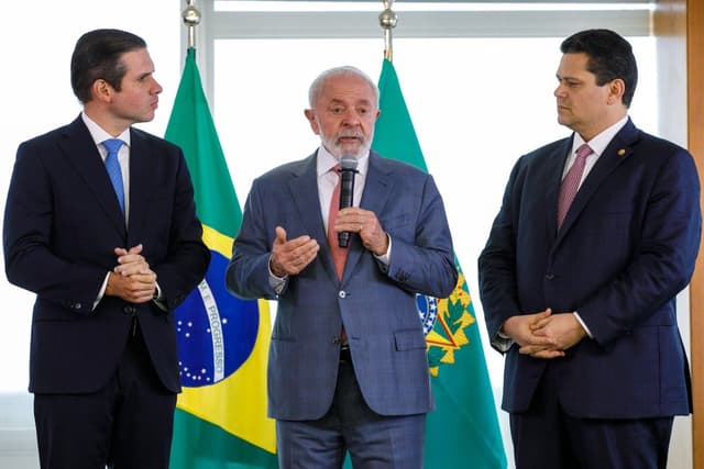 Reforma ministerial ganha força com reunião de Lula