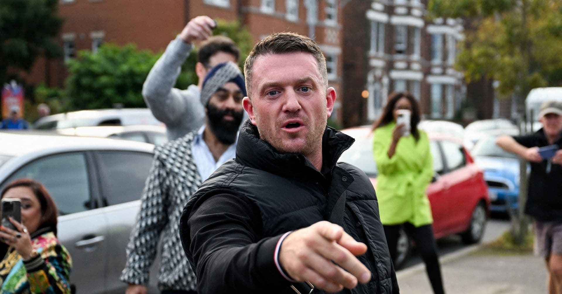 Tommy Robinson Perde Desafio Judicial e Segregação Continua
