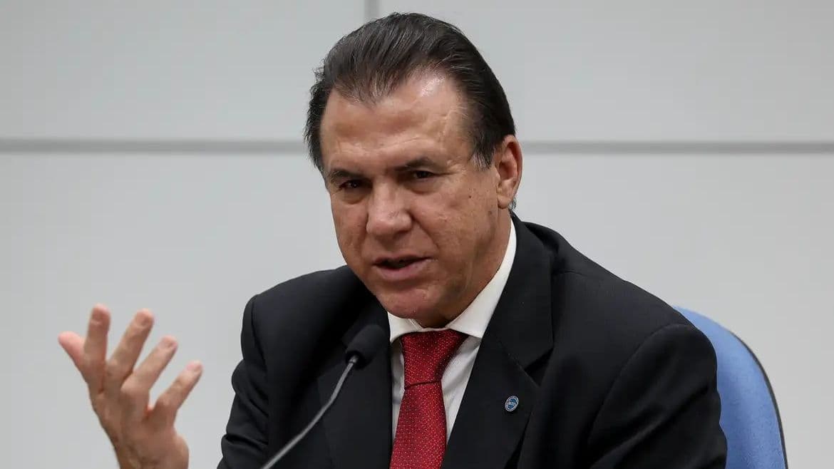 Governo mantém saque-aniversário do FGTS e anuncia consignado