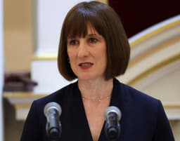 Risco fiscal: por que o Brasil é mais afetado que os EUA?