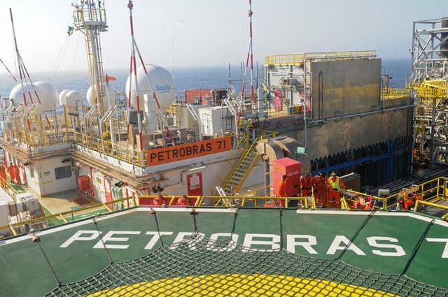 Petrobras registra prejuízo e ADRs caem em NY