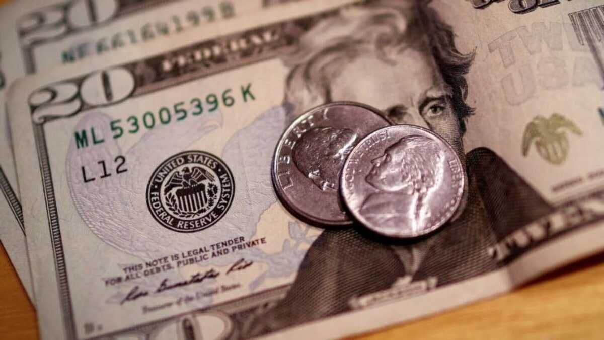 Dólar cai pela 11ª vez e fecha em R$ 5,81
