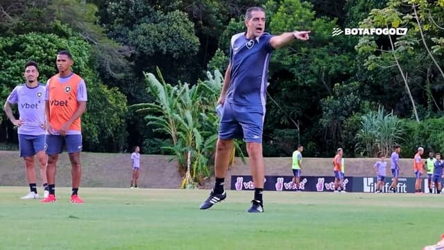 Renato Paiva elogia Artur Jorge e descarta mudanças drásticas