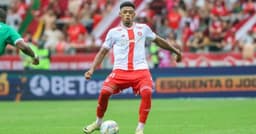 Victor Gabriel se destaca e deve permanecer na zaga do Inter