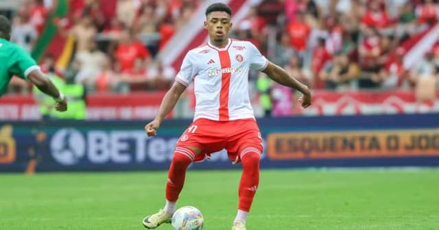 Victor Gabriel se destaca e deve permanecer na zaga do Inter