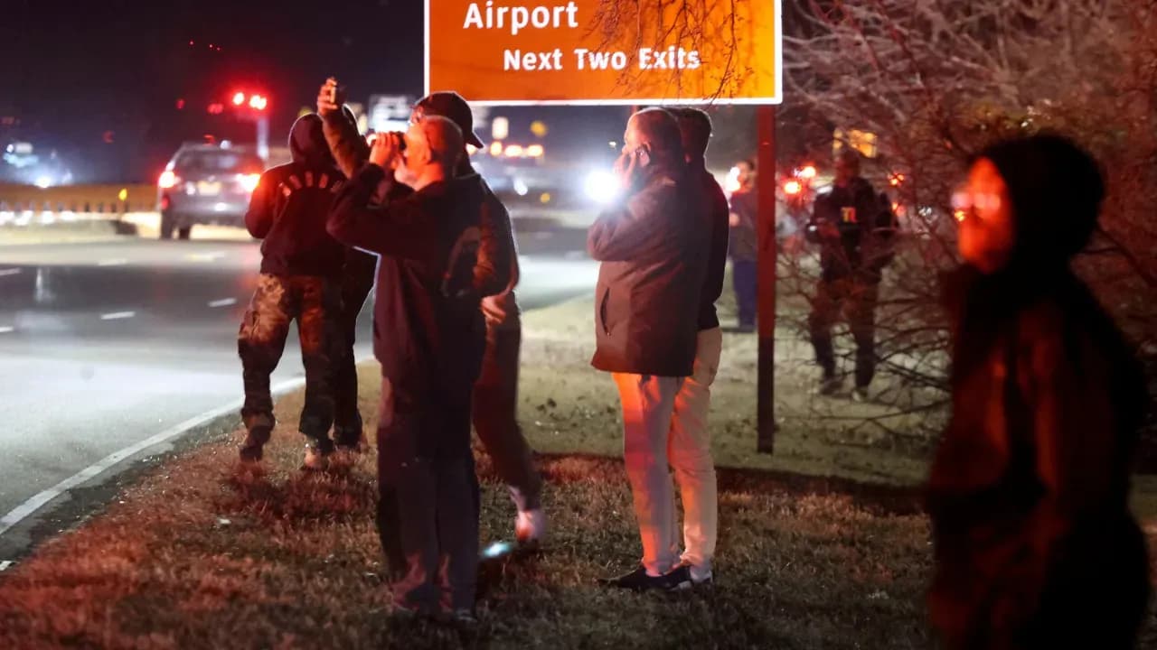 Trump critica acidente aéreo e culpa controle de tráfego