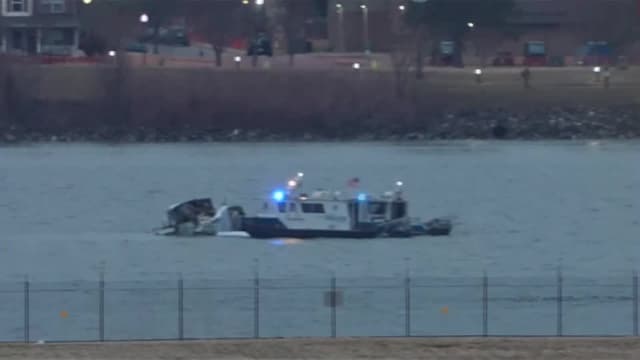 Helicóptero confunde luz brilhante com avião em Washington