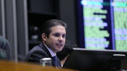 Hugo Motta busca acordo para aumentar deputados na Câmara