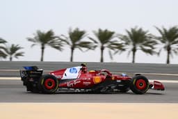Hamilton estreia pela Ferrari em testes da F1 2025