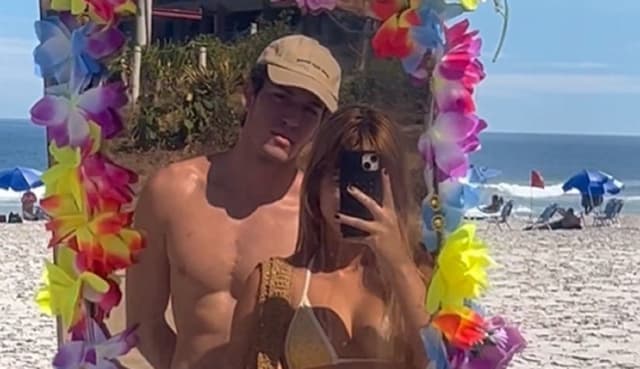 Filho de Giovanna Antonelli e Murilo Benício exibe romance na praia