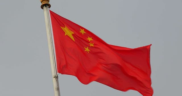 China impõe tarifas sobre petróleo e GNL dos EUA