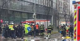 Carro atropela manifestantes em Munique e deixa feridos