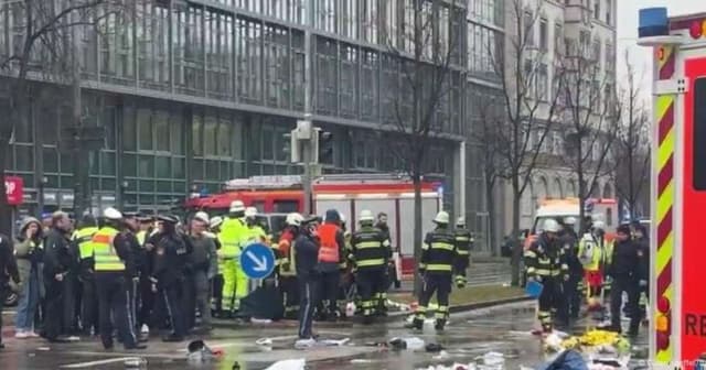 Carro atropela manifestantes em Munique e deixa feridos