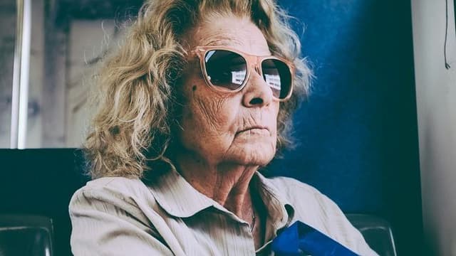 Cérebro começa a enfraquecer aos 44 anos, aponta estudo