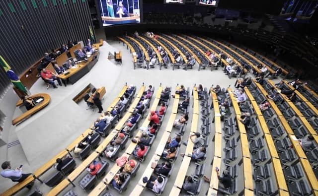 Deputados Pedem Reforço das Comissões na Câmara