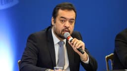 TRE-RJ decide não cassar Cláudio Castro por gastos de campanha