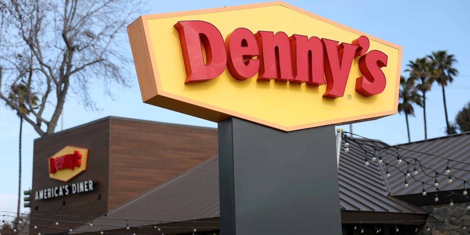 Denny's implementa taxa em refeições com ovos devido à escassez
