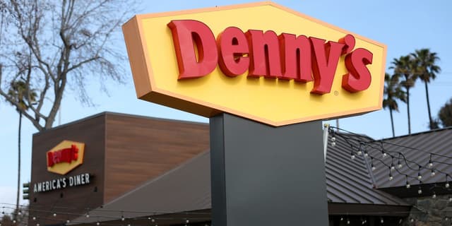Denny's implementa taxa em refeições com ovos devido à escassez