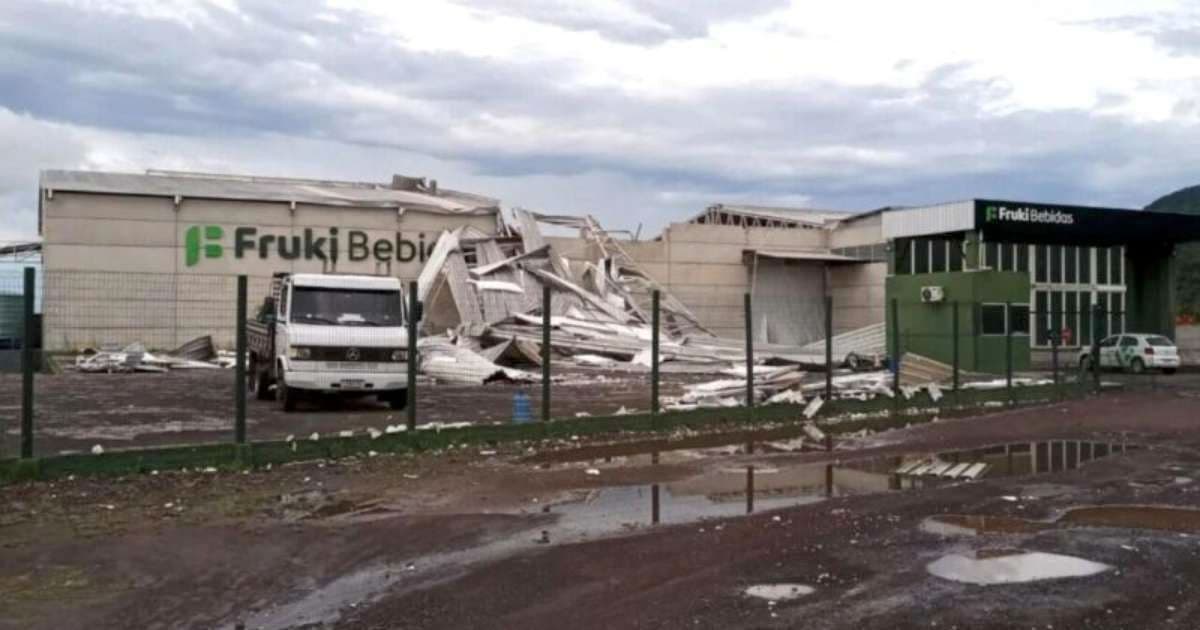 Centro de Distribuição da Fruki Destelhado em Osório