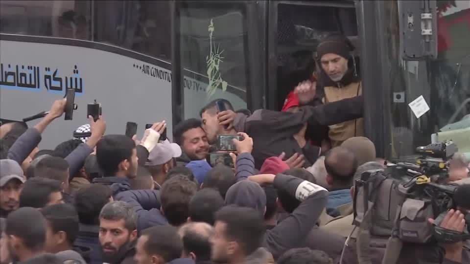 Israel libera 183 prisioneiros palestinos em cessar-fogo