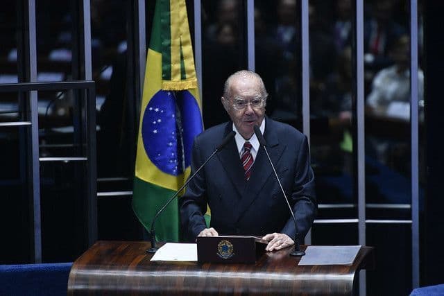 Sarney celebra 40 anos de democracia plena no Brasil