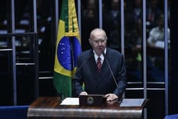 Sarney celebra 40 anos de democracia plena no Brasil