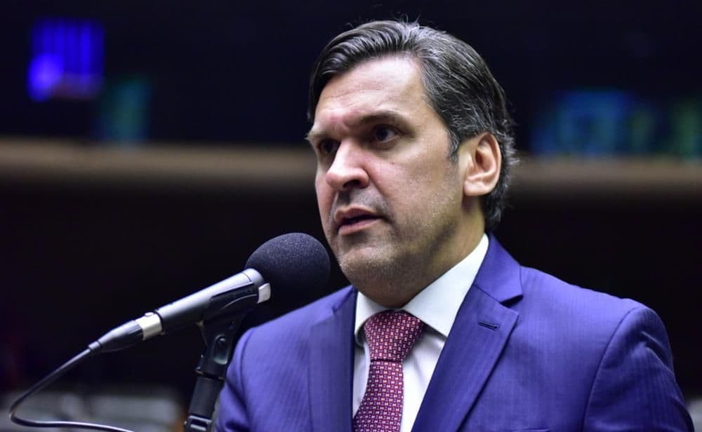 Hugo Motta Apoia Isnaldo Bulhões para Posicionamento no Governo