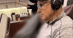 Casal enfrenta situação tensa com cadáver em voo