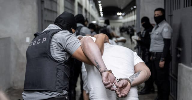 Trump Utiliza Lei Antiga para Acelerar Deportações