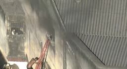 Incêndio em fábrica de fantasias em Ramos deixa feridos