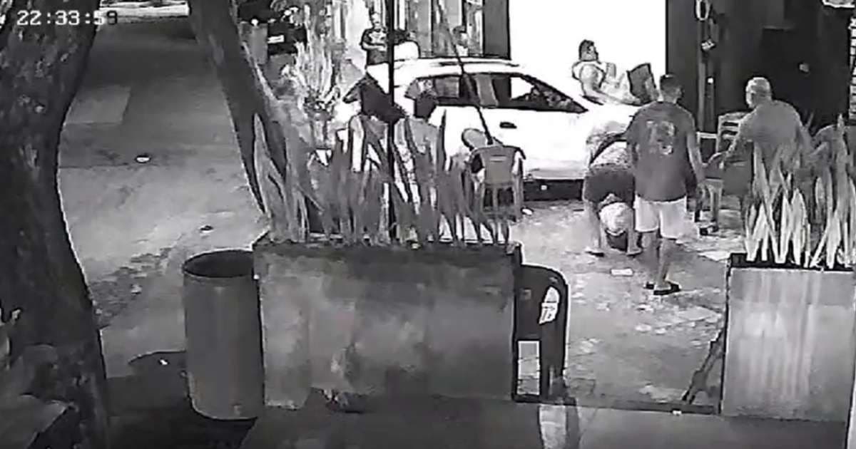 Motorista de Aplicativo Atropela Dez Pessoas e é Preso